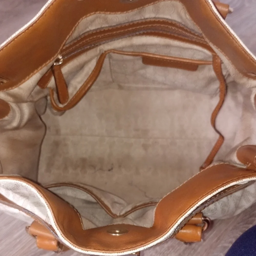 Michael Kors Beige and Brown Shoulder Bag - Picture 4 of 10